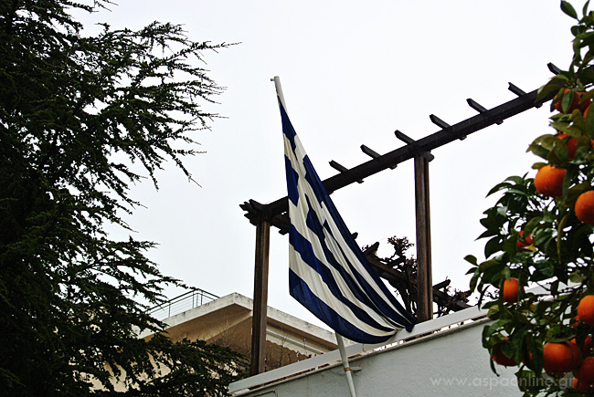 Η βρεγμένη Ελληνική σημαία